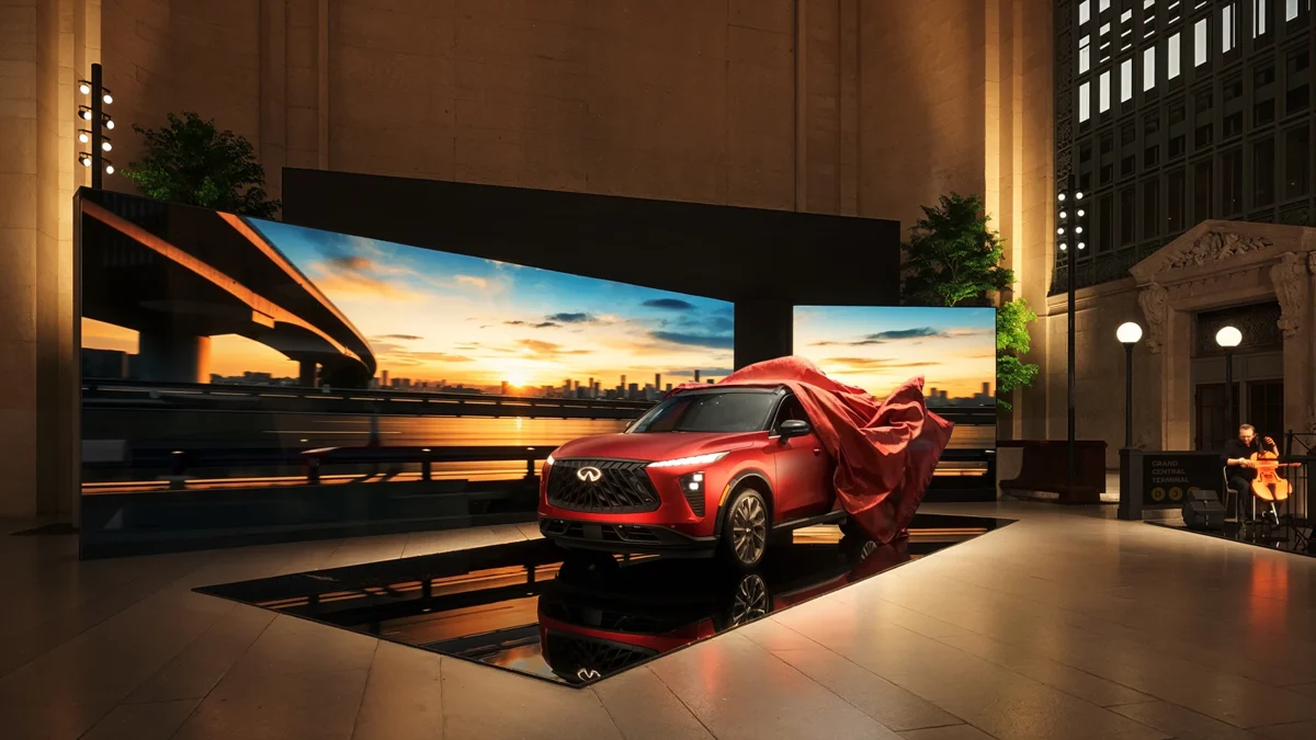 INFINITI QX80: Grand Central, image 4